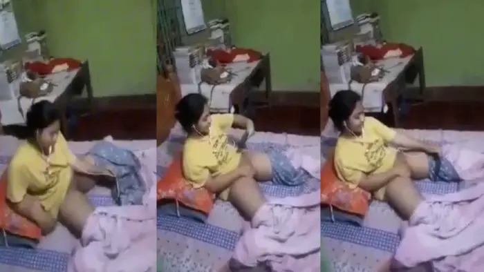 Cute Bengali Teen Didi’s Live Call Show Pussy Video MMS